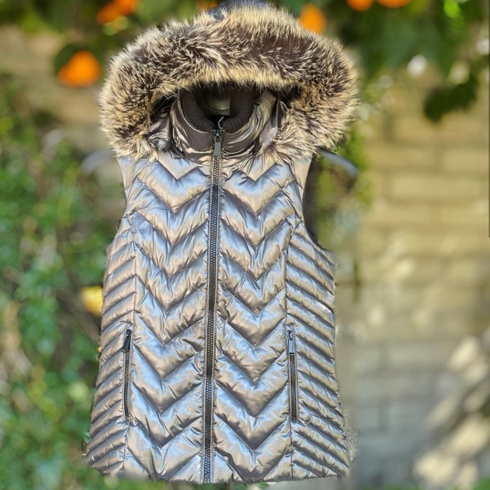BCBGeneration vest with faux fur collar